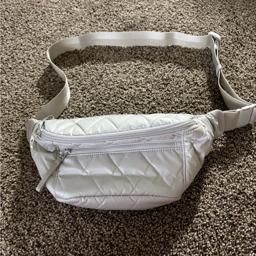 Vera Bradley Cream and Navy Quilted Crossbody Pouch